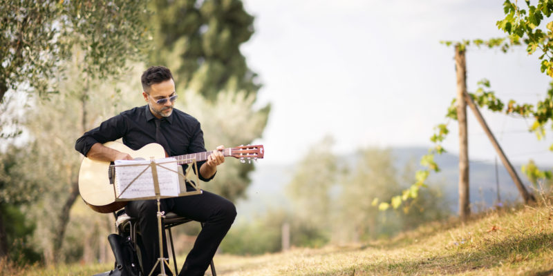 Guitar soloist wedding in Tuscany