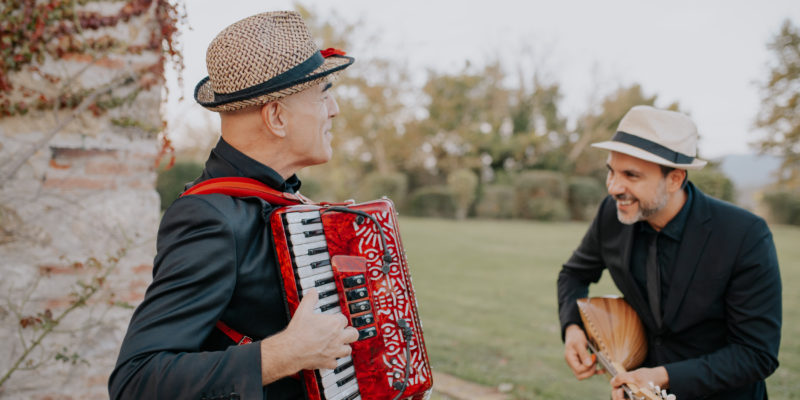 Folk Duo Ph. Lucrezia Senserini