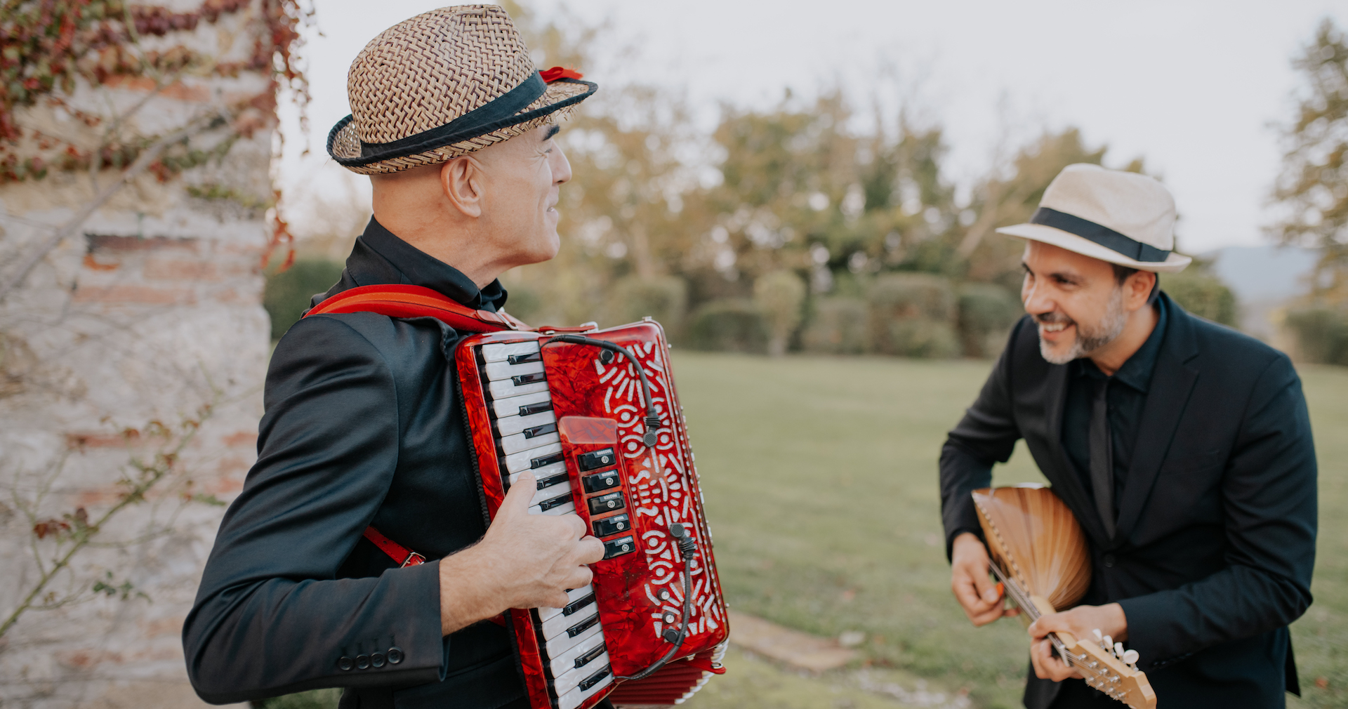 Folk Duo Ph. Lucrezia Senserini